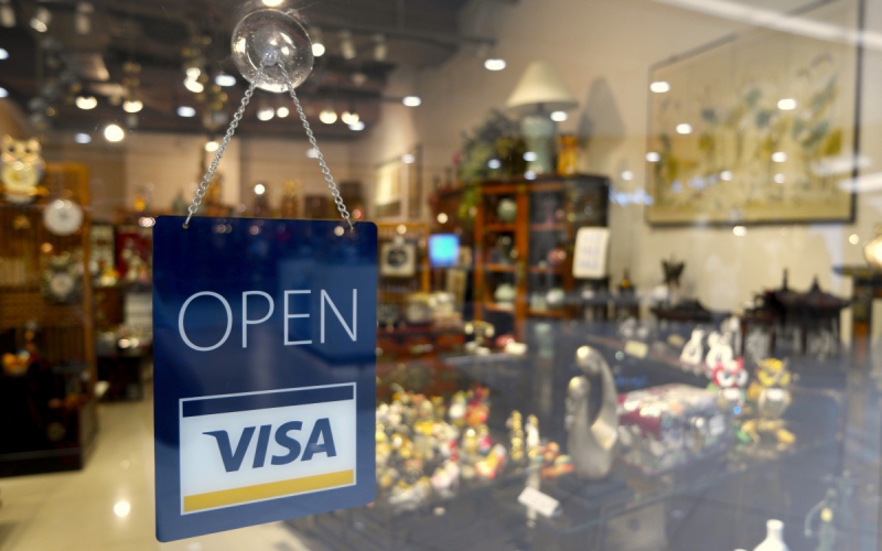 vitrine-FORCALQUEIRET-min_open_sign_visa_sign_open_store_sign_visa_credit_card_business-810443